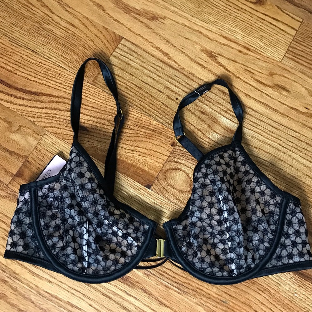 Victorias Secret Lace Black Underwire Bra NWT